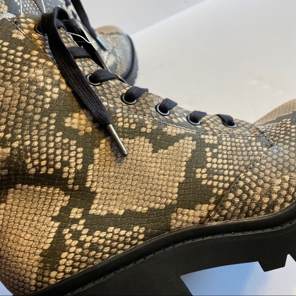 NWT Snakeskin Combat Boots Lace Zipper Chunky Heel - Picture 5 of 9